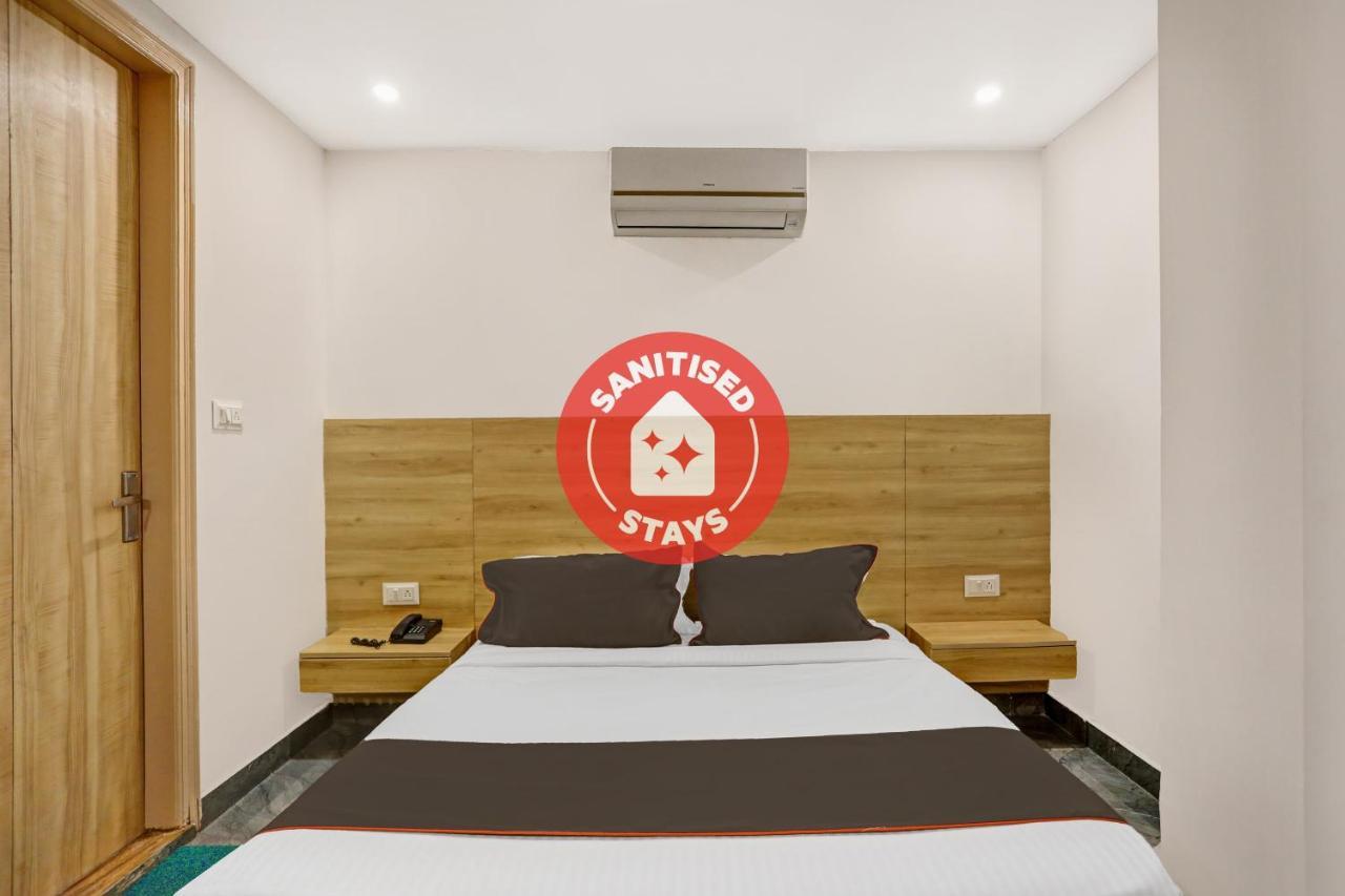 Oyo 81641 Collection O Hotel A1 Residency New Delhi Bagian luar foto